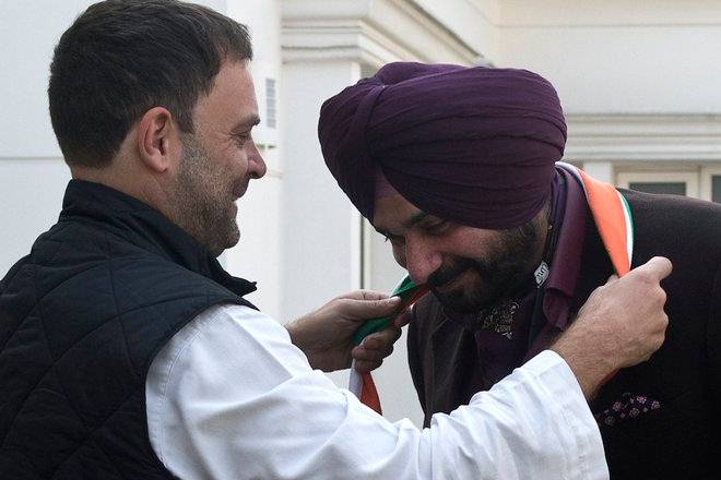 Navjyot Singh Sidhu now in Congress (IE)