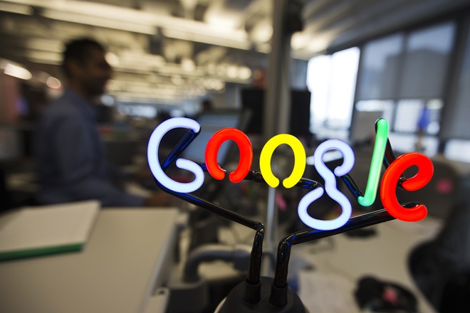 google daydream, google, google virtual reality, google ijustine, iJustine, dolan twins, google hires dolan twins