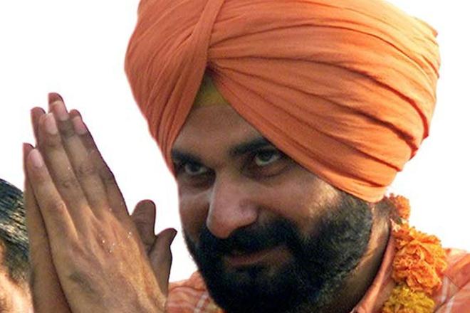 With Arvind Kejriwal refusing to name BJP rebel Navjot Singh Sidhu as the AAP’s chief ministerial candidate from Punjab, the cricketer-turned-politician is in a dilemma over his next move. (Reuters)