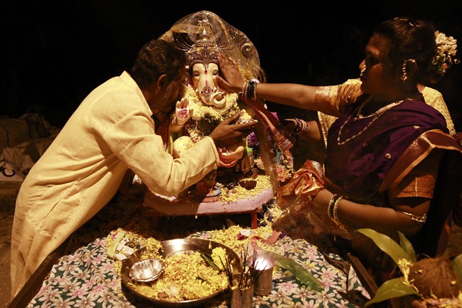 ganesh visarjan, ganesh visarjan 2016, ganesh visarjan photos, ganesh visarjan images, ganesh visarjan pics, Lalbaugcha Raja, Lalbaugcha Raja photos, Lalbaugcha Raja visrajan, Mumbaicha Raja, Mumbaicha Raja visrajan, Mumbaicha Raja pictures, mumbai, mumbai news