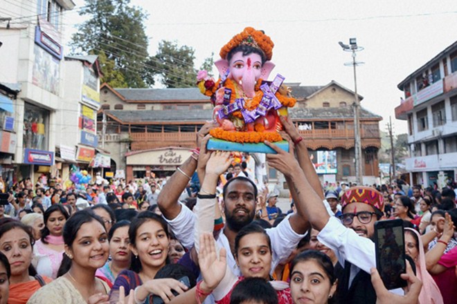 ganesh visarjan, ganesh visarjan 2016, ganesh visarjan photos, ganesh visarjan images, ganesh visarjan pics, Lalbaugcha Raja, Lalbaugcha Raja photos, Lalbaugcha Raja visrajan, Mumbaicha Raja, Mumbaicha Raja visrajan, Mumbaicha Raja pictures, mumbai, mumbai news