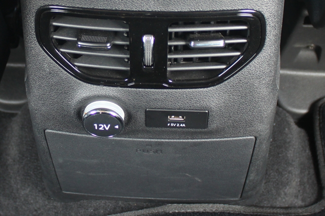 tata-hexa-rear-ac-vent