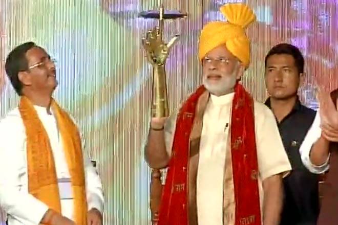 Live: PM Modi vists Lucknow; addressing on Dussehra today