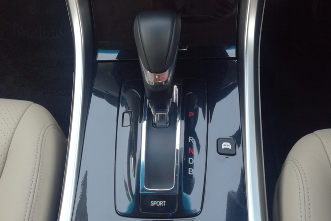 The e-CVT transmission on the Honda Accord Hybrid also has a brake energy regeneration mode which improves braking and regenerates enegy