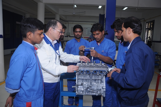students-at-maruti-suzuki-supported-iti-pusa-undergo-training-from-japanese-expert_2