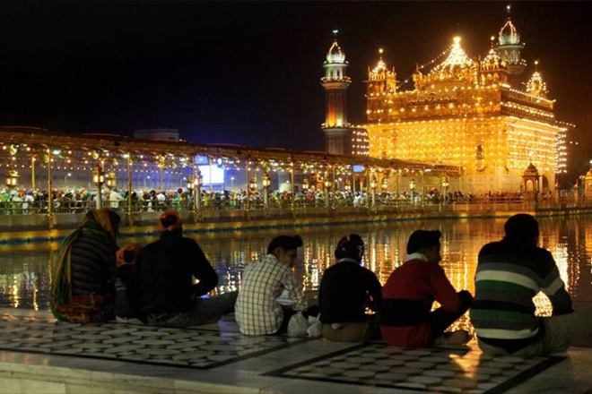 People remember the saint on his birthday by doing 'sewa' or service in the Gurudwaras. (PTI)