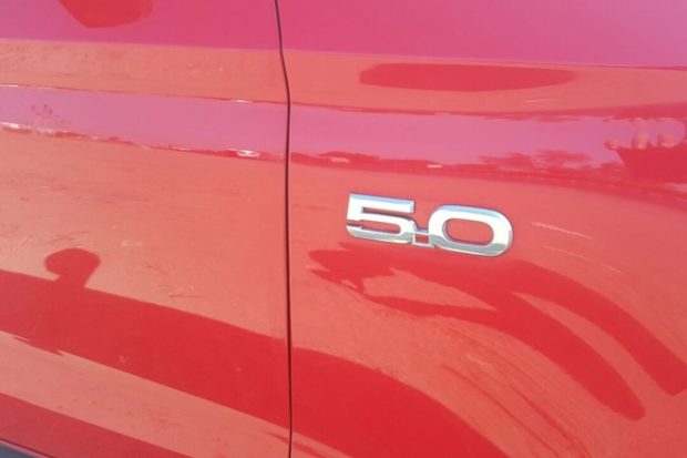 The large 5.0 badge on the fender signifies what's under the bonnet of the Ford Mustang GT