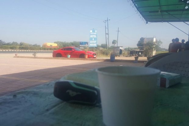 The much-needed tea break on the highway, about 140 kms away from Surat