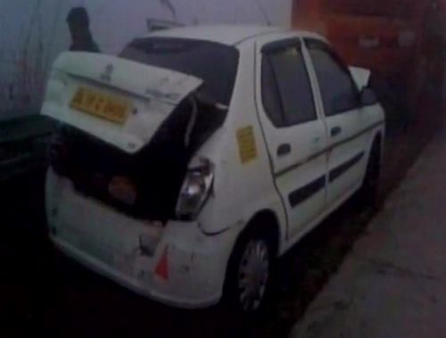 In a road accident where 12 vehicles crashed into each other due to the thick fog at the Yamuna expressway, Mathura, one person died and 10 others were injured in the incident. (ANI)
