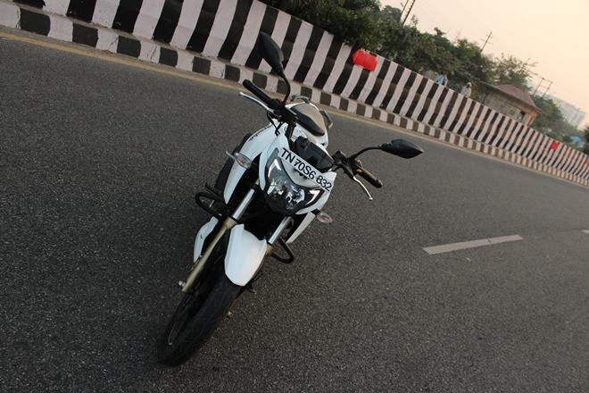 tvs-apache-rtr-200-4v-front-shot