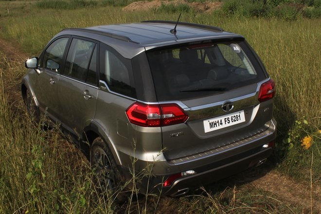 tata-hexa-rear