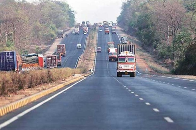 Ministry of Road Transport and Highways, mobile apps, m-Parivahan, e-challan, centric app, enforcement app, customer facilitation, Regional Transport Offices, RTO, Motor Vehicles Act, road safety, Nitin Gadkari