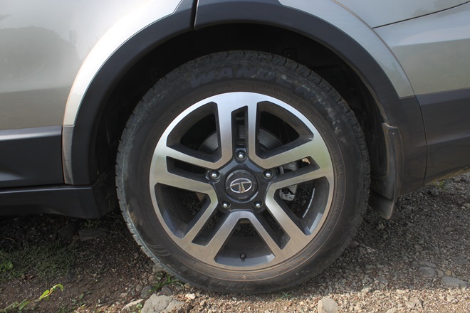 tata-hexa-wheels
