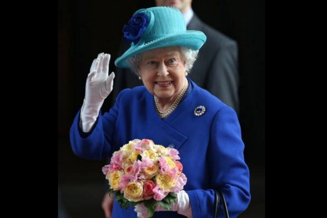 queen elizabeth, queen elizabeth sapphire jubilee, queen elizabeth net worth, queen elizabeth crown, queen elizabeth money, queen elizabeth crown jewels, queen elizabeth photos, queen elizabeth age