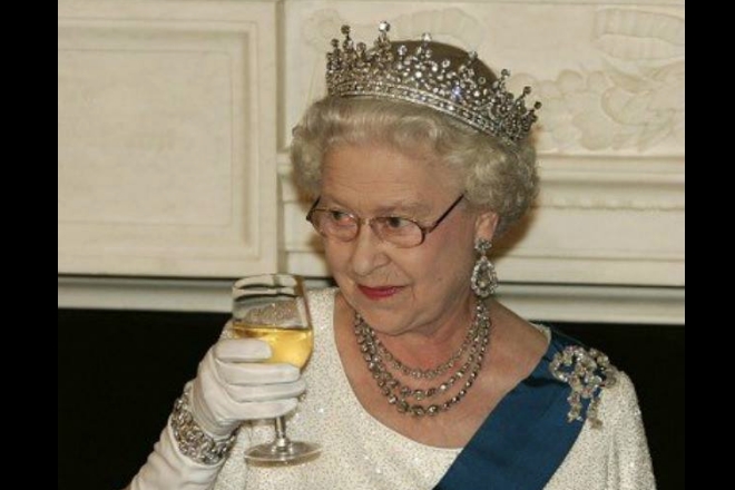 queen elizabeth, queen elizabeth sapphire jubilee, queen elizabeth net worth, queen elizabeth crown, queen elizabeth money, queen elizabeth crown jewels, queen elizabeth photos, queen elizabeth age