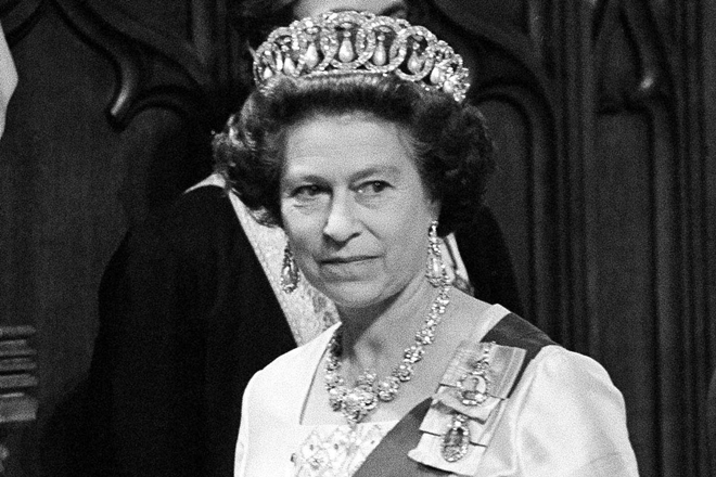 queen elizabeth, queen elizabeth sapphire jubilee, queen elizabeth net worth, queen elizabeth crown, queen elizabeth money, queen elizabeth crown jewels, queen elizabeth photos, queen elizabeth age