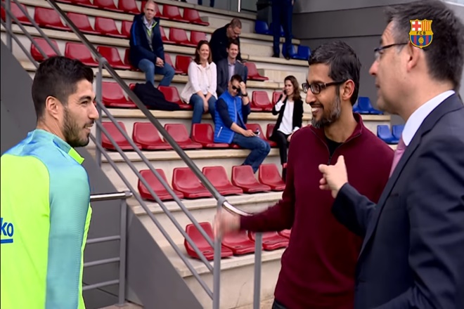 sundar pichai fc barcelona, pichai barcelona, sundar pichai lionel messi, pichai messi, pichai footbal, messi football, google sundar pichai, google ceo, google barcelona, google fc barcelona, barca, real madrid, messi, luis suarez, mwc 2017, mobile world congress, mwc barcelona, sundar pichai messi