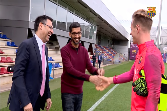 sundar pichai fc barcelona, pichai barcelona, sundar pichai lionel messi, pichai messi, pichai footbal, messi football, google sundar pichai, google ceo, google barcelona, google fc barcelona, barca, real madrid, messi, luis suarez, mwc 2017, mobile world congress, mwc barcelona, sundar pichai messi