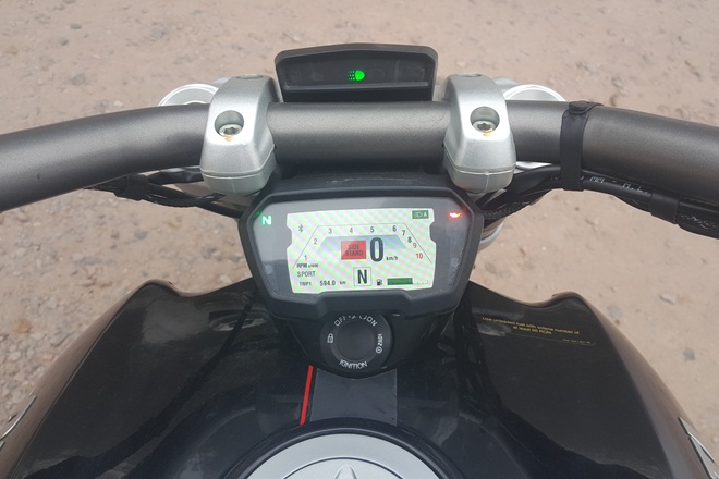 With three riding modes, cruise control, traction control and Bluetooth connectivity, the XDiavel S is rich on features too.