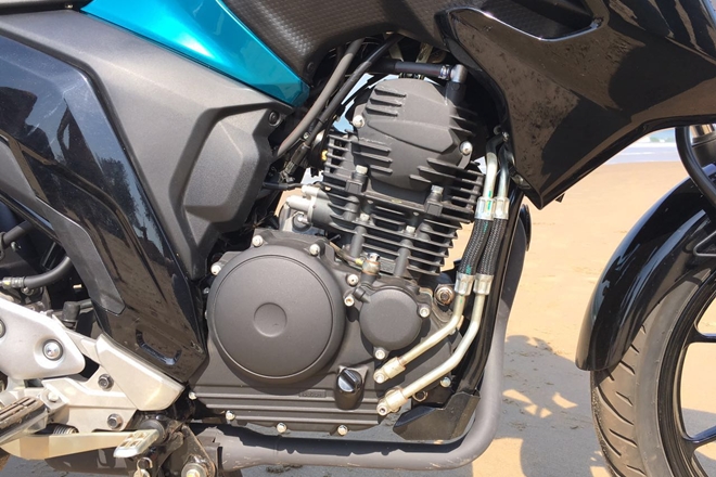 The 5-speed gearbox is smooth and the motorcycle does not have many unnecessary vibrations