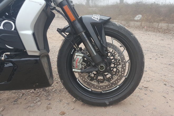 Brembo monobloc callipers with a twin disc setup upfront offer good bite and feedback.