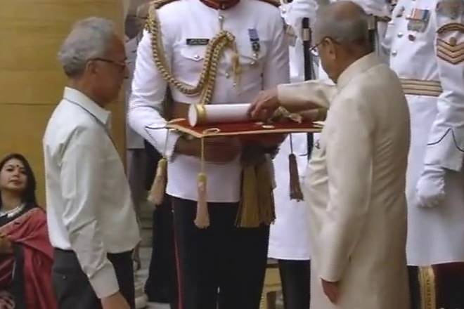 padma awards, Padma Shri, padma awards 2017, Padma Bhushan 2017, Padma Bhushan, Padma Shri 2017, President Pranab Mukherjee, Jitendra Nath Goswami, Gymnast Dipa Karmakar, Dipa Karmakar, Wrestler Sakshi Malik, Sakshi Malik, Pandit Vishwa Mohan Bhatt , Pandit Bhatt, Sanjeev Kapoor, chef Sanjeev Kapoor, Discus Thrower Vikas Gowda, Vikas Gowda