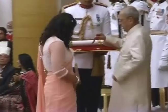 padma awards, Padma Shri, padma awards 2017, Padma Bhushan 2017, Padma Bhushan, Padma Shri 2017, President Pranab Mukherjee, Jitendra Nath Goswami, Gymnast Dipa Karmakar, Dipa Karmakar, Wrestler Sakshi Malik, Sakshi Malik, Pandit Vishwa Mohan Bhatt , Pandit Bhatt, Sanjeev Kapoor, chef Sanjeev Kapoor, Discus Thrower Vikas Gowda, Vikas Gowda