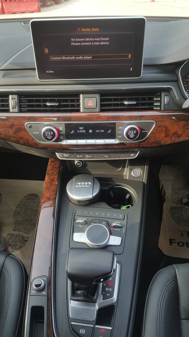 The dashboard gets an 8.3-inch colour screen, which can be operated through some buttons and a rotary dial in the lower centre console.