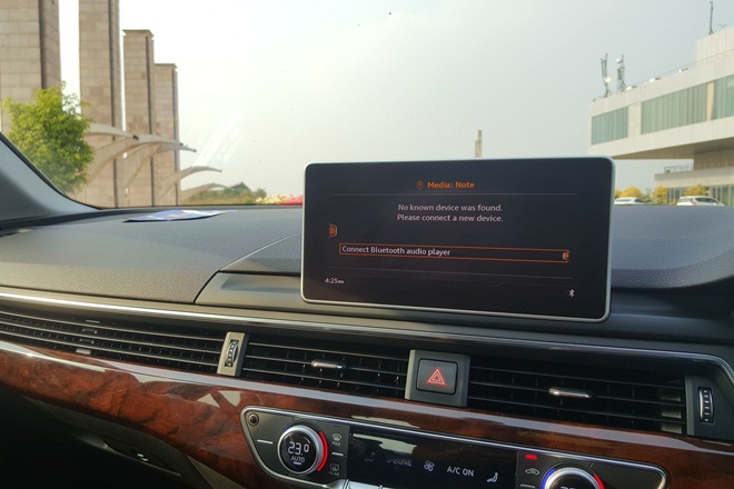 The infotainment screen offers bright and clear read-outs, which are visible even under sunlight.