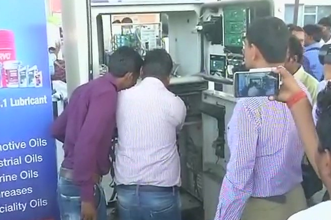 petrol pumps, petrol theft, uttar ptradesh petrol theft, up petrol theft, up perol pumps, petrol pump raidas, electronic chips petrol