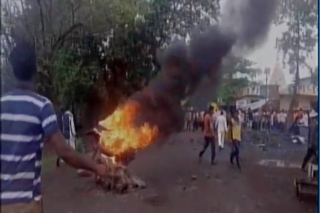  maharashtra farmers protest, maharashtra farmers protest live, maharashtra farmers, thane, kalyan, Thane Badlapur highway, airport, devendra fadnavis, bjp, maharashtra police