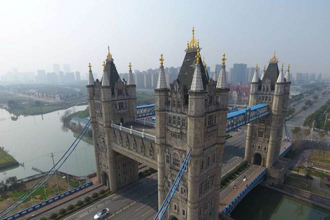 ten most famous Chinese bemegacities, Kunming, Chongqing, iPhones, India, france, Chongqing history, Western tourists