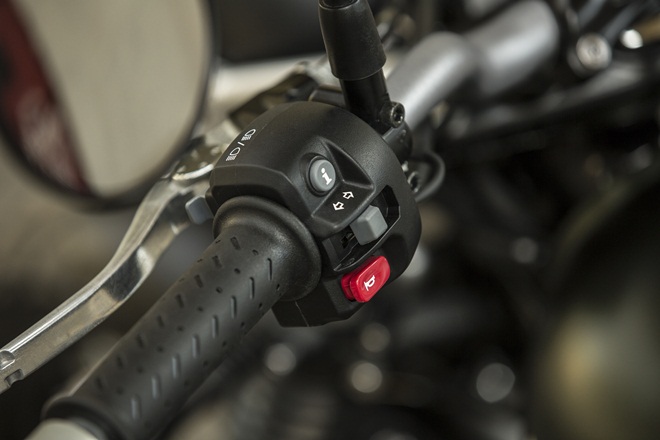 Triumph Street Scrambler handlebar