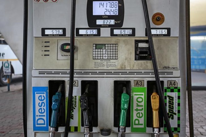 petrol pump, things you should not do on a petrol pump, things to be avoided at petrol pump, petrol pump should avoid these things, petrol pump cautions