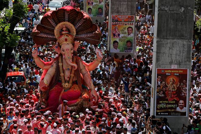 Ganesh Visarjan, Ganesh Visarjan 2017, Ganesh Visarjan 2017 Live, Ganesh Visarjan live, Ganesh Visarjan 2017 live updates, Ganeshotsav, Ganesh chaturthi, Ganesh chaturthi mumbai, Ganesh Visarjan updates, Anant Chaturdashi, Ganesh idol, india news