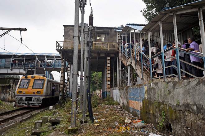 Elphinstone bridge collapse, Elphinstone bridge collapse tragedy, Bailey bridge, indian army, Elphinstone Road, Western Railway, Railways, Dadar-end bridge at Parel station, India Bulls