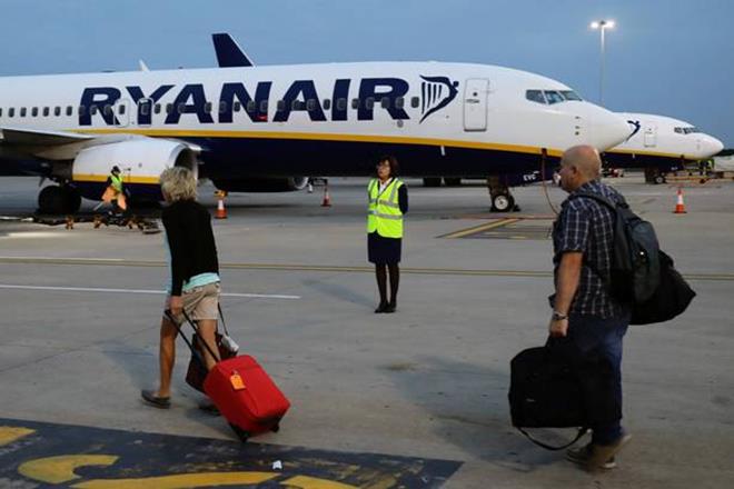 ryanair, ryanair union, ryanair pilots, ryanair pilots strike plan, strike plan before christmas, threat of industrial action