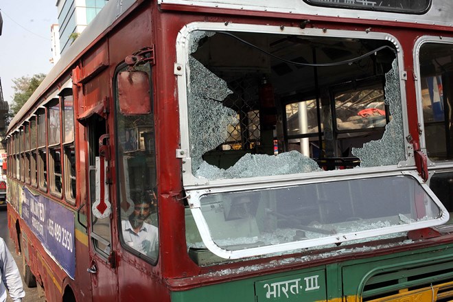 bhima koregaon news, bhima koregaon latest news, bhima koregaon dangal, mumbai police, traffic, Pune, Buses,Hadapsar, Fursung, Ahmednagar, Aurangabad, chembur, mumbai traffic, mumbai bandh, maharashtra dalit protests, mumbai bus services, mumbai local trains