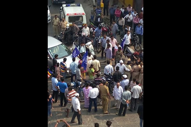 maharashtra bandh, maharashtra bandh 2018, caste clash in mumbai, caste violence in mumbai, dalit protest in mumbai, Maharashtra caste clash, mumbai bandh, maharashtra bandh today, koregaon bhima pune, bhima koregaon attack, bhima koregaon history, bhima koregaon violence, maharashtra bandh on monday, maharashtra bandh news, maharashtra band, maharashtra band news, Bhima Koregaon news, bhima koregaon violence, maharashtra police, maharashtra government, CM Devendra Fadnavis, mumbai news, mumbai bandh, mumbai riots, RSS, BJP, Congress, Rahul Gandhi