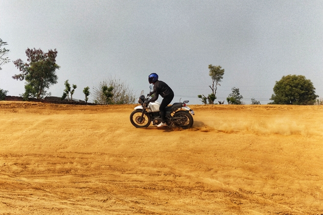 Royal Enfield Himalayan BSIV Review 