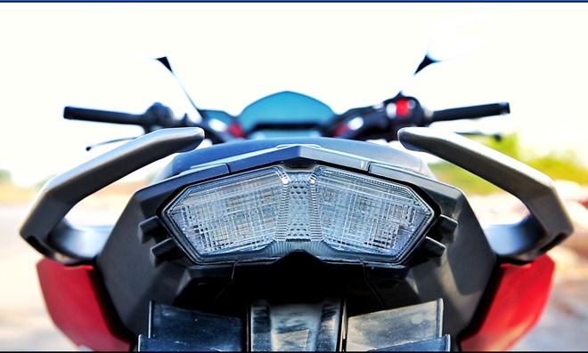 Yamaha Fazer 25 tail light
