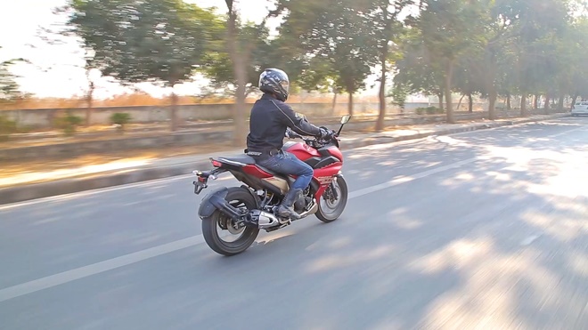 Yamaha Fazer 25 riding position