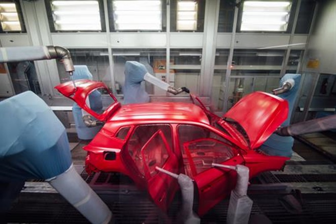 Ever wondered how is a car painted? It takes 5,000 litres of paint and ...