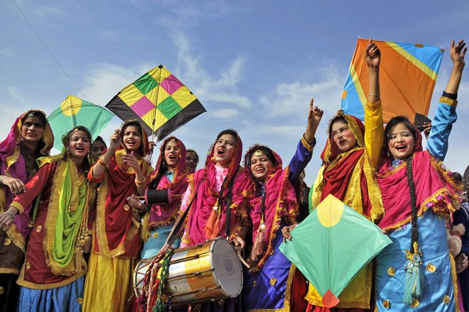 Lohri 2018, Happy Lohri, Lohri Songs, Lohri Images, happy lohri 2018, lohri celebrations in india, lohri celebrations in north india