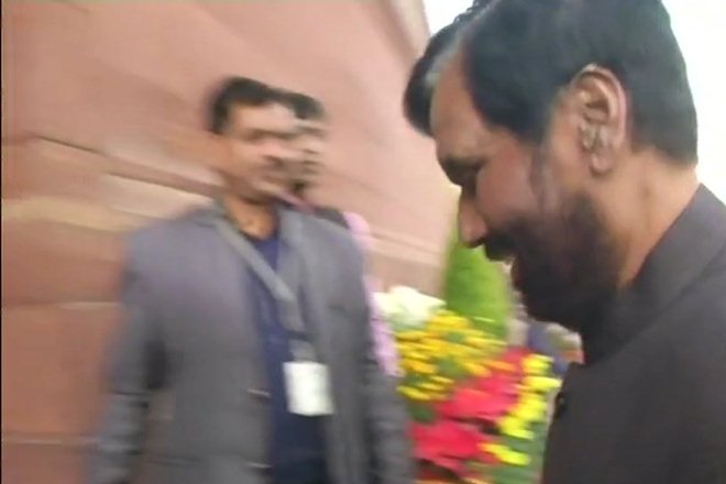 PM Narendra Modi and Union Ministers Sushma Swaraj and Ram Vilas Paswan arrived at the Parliament.