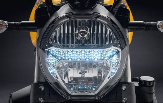2018 Ducati Monster 821 LED headlamp design