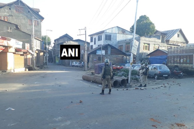 More visuals from Fateh Kadal's Chinkral Mohalla in Srinagar where 3 CRPF personnel and 1 civilian were injured. (Image: ANI)