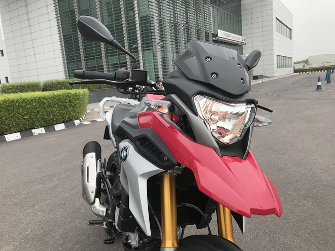 BMW G310 GS gets telescopic forks up front and a monoshock at the rear, with 180mm of travel.
