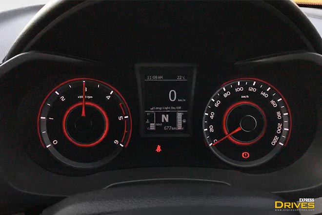 Mahindra XUV300 instrument cluster looks simple yet sporty