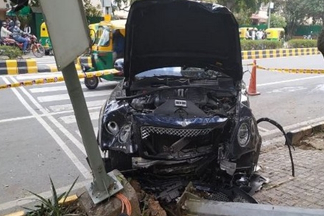 bentley accident, bentley delhi accident, bentley delhi